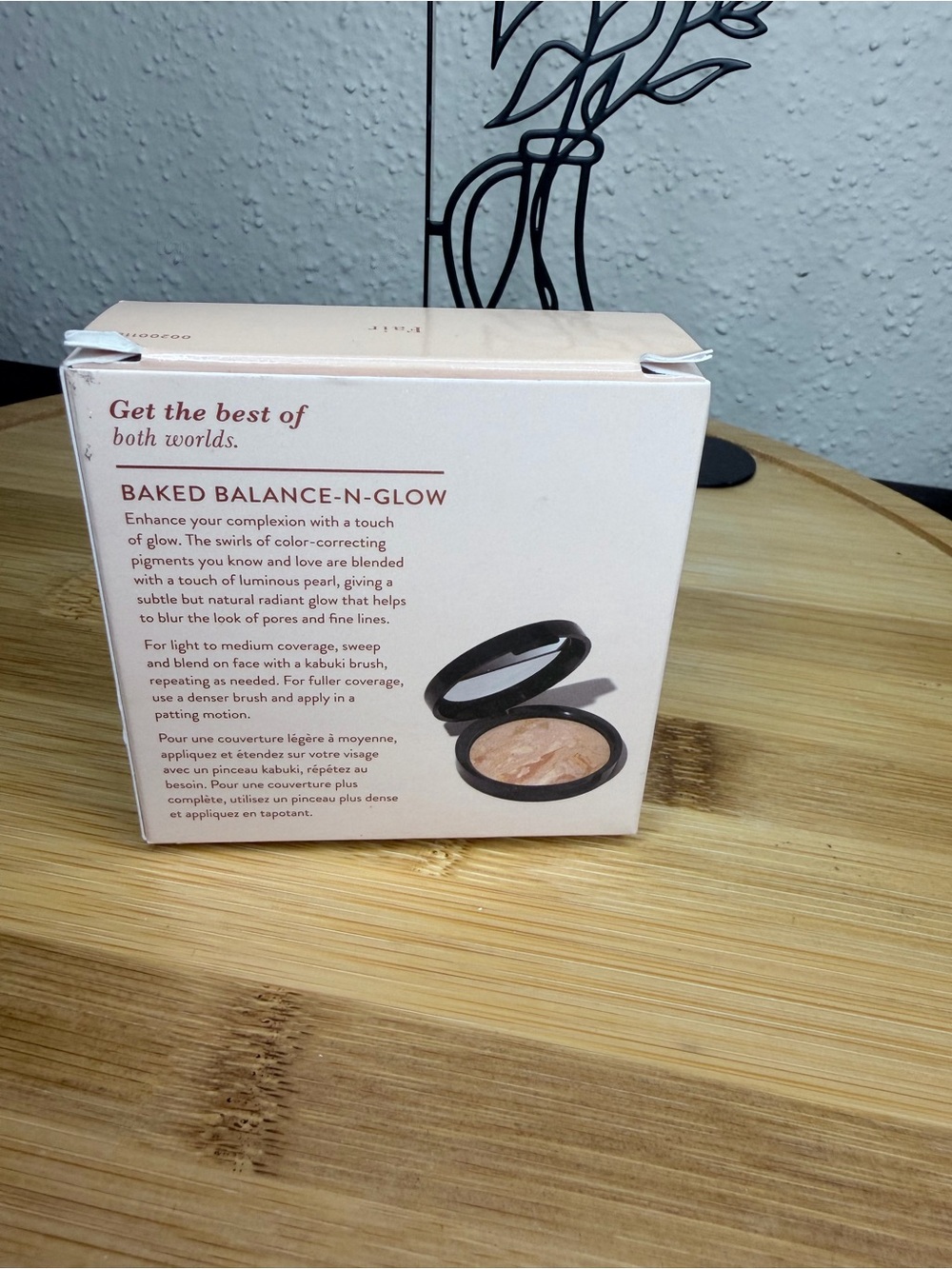 Laura Geller Illuminating Foundation Compact in Rose Gold Marble Box - Picture 5 of 5